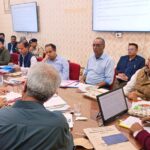 राजस्व मंत्री ने की विशेष राहत पैकेज की समीक्षा