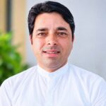सत्ता की छांव में बौने संस्कार: जब रसूख की आंधी में रौंदा जाता है कानून और चौथा स्तंभ