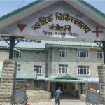तीन डॉक्टरों के सहारे नागरिक अस्पताल जंजैहली; 6 पद खाली, मार्च से बायोकेमिस्ट्री एनालाइजर भी खराब