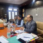 जंजैहली में पांच घंटे तक गरजी समीक्षा बैठक: विधायक चन्द्रशेखर का कड़ा अल्टीमेटम—90 दिनों में बहाल हों 17 सड़कें, काम में ढिलाई बर्दाश्त नहीं